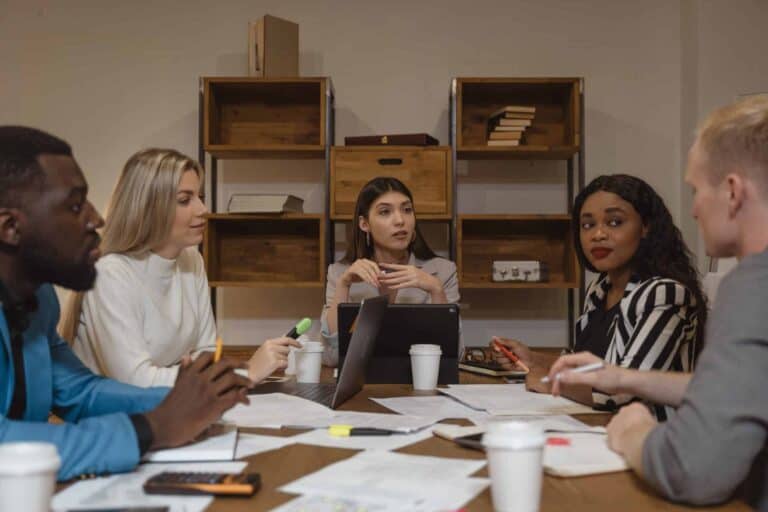 5 ways to strengthen the bridge between leadership and staff